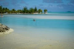 9.1468061585.taking-a-selfie-at-aitutaki-village
