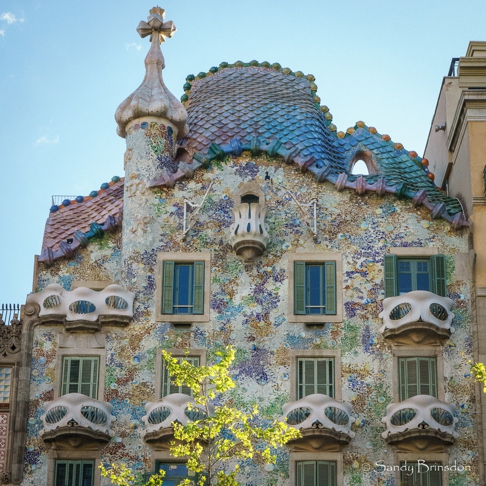 8.1495656663.1-gaudi-building