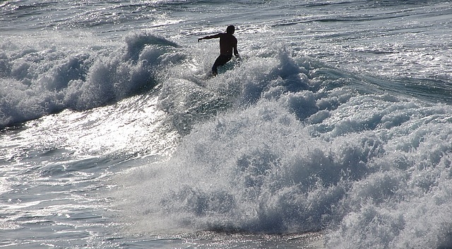 7.1364917377.surfers-in-action