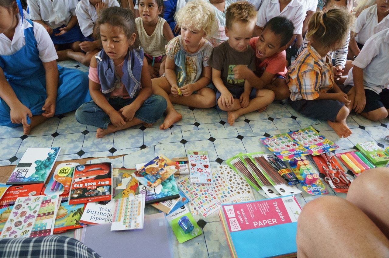 9.1468061829.local-school-children-with-their-goodies