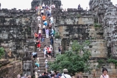 102IMG_1033-tourists